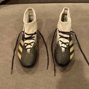 Adidas Predator soccer cleats - Men’s 8.5. Great condition.  Barely used.